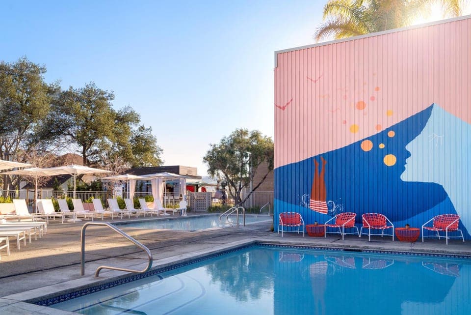 Swimming pool