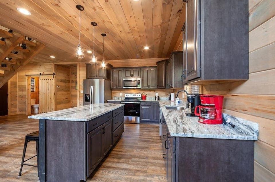 Creekside Manor Too 2 Bedroom Cabin by RedAwning Hotel in Gatlinburg