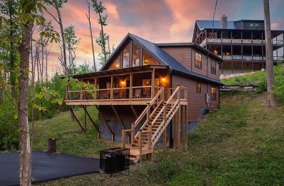 Creekside Manor Too 2 Bedroom Cabin by RedAwning Hotel in Gatlinburg