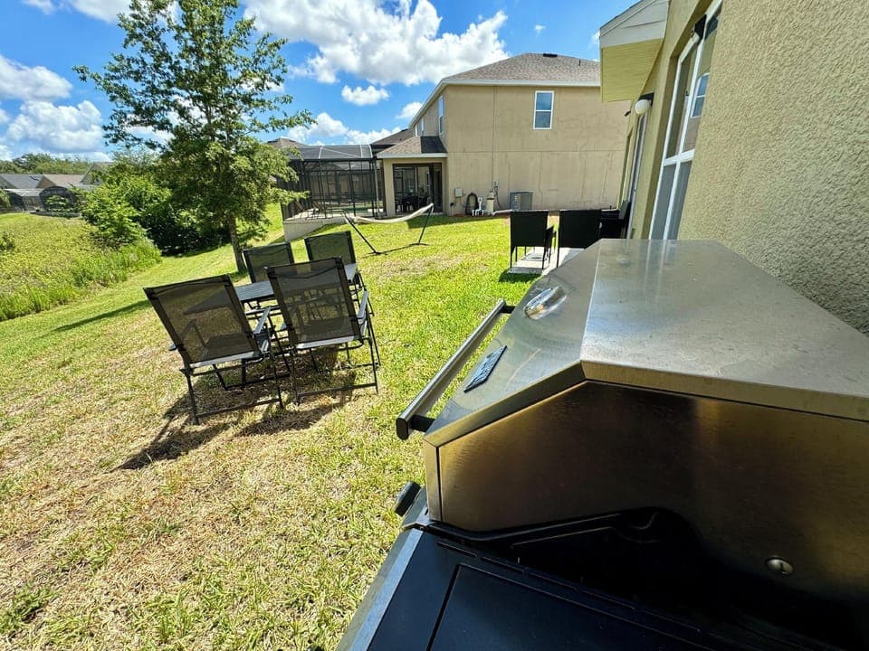Spacious Fun & Convenient Hotel in Davenport