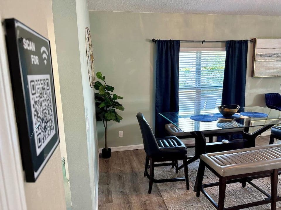 Spacious Fun & Convenient Hotel in Davenport