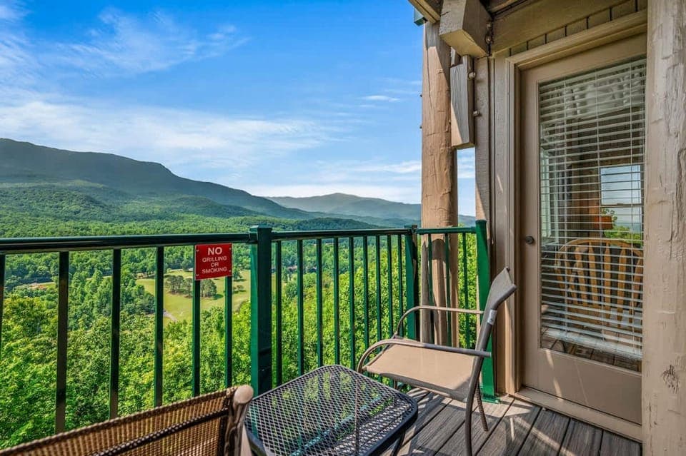 Sleeps 6 Indoor Pool Hot Tub Mountain Views Hotel in Pittman Center