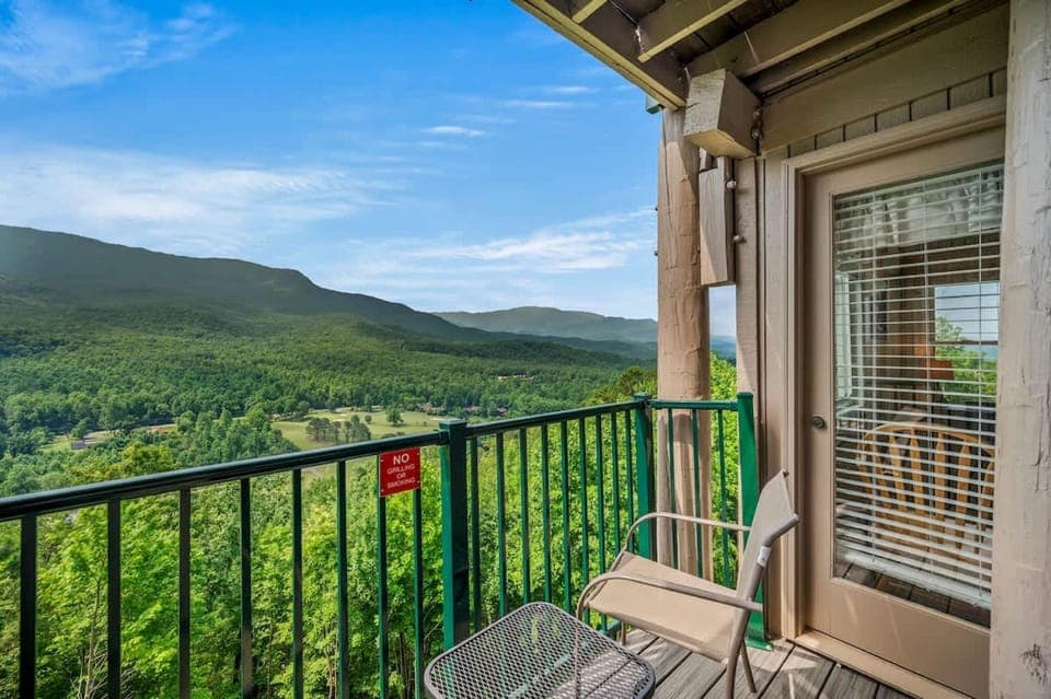 Sleeps 6 Indoor Pool Hot Tub Mountain Views Hotel in Pittman Center