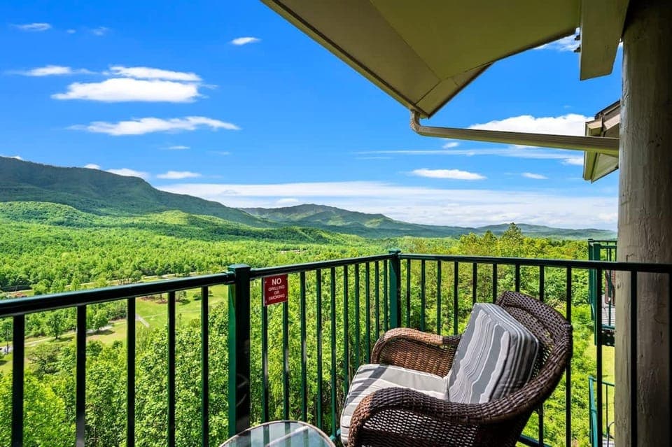 Sleeps 6 Indoor Pool Hot Tub Mountain Views Hotel in Pittman Center
