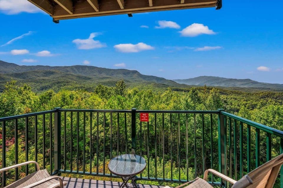 Sleeps 4 Mountains Views Indoor Pool Sauna Hotel in Pittman Center