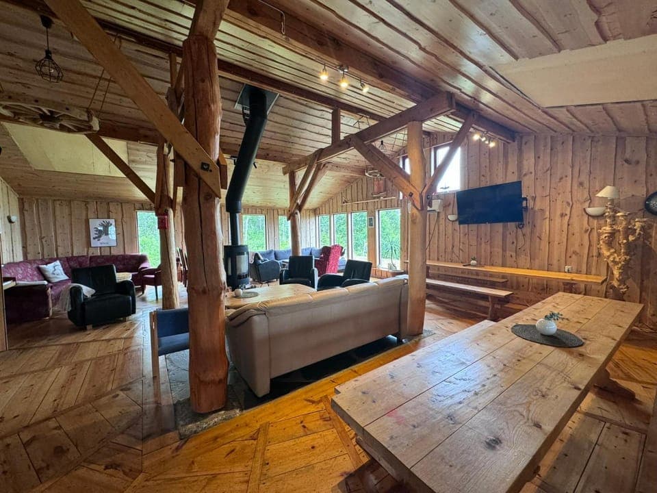 Shared lounge/TV area