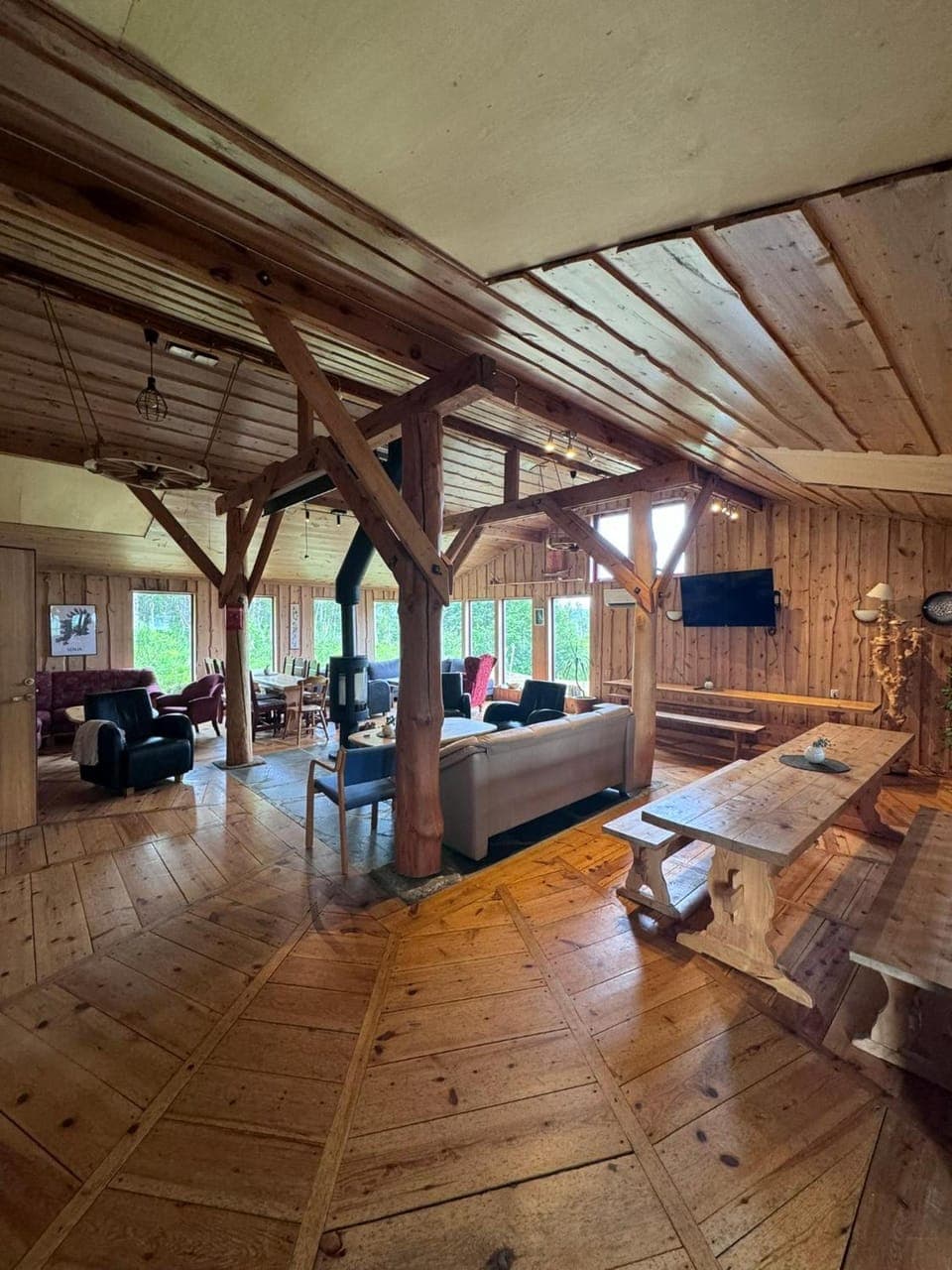 Shared lounge/TV area