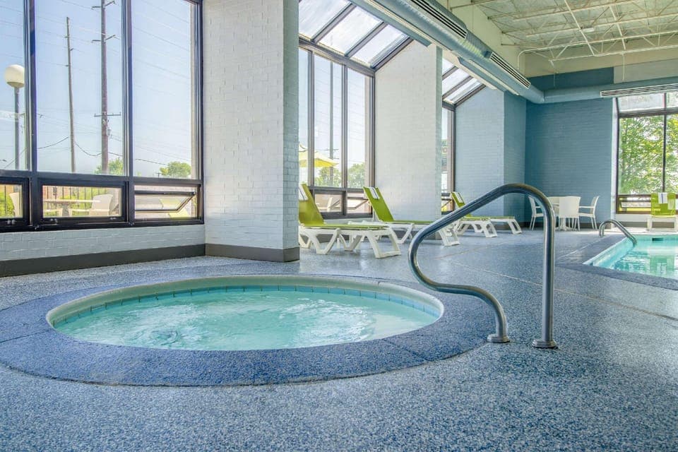 Swimming pool