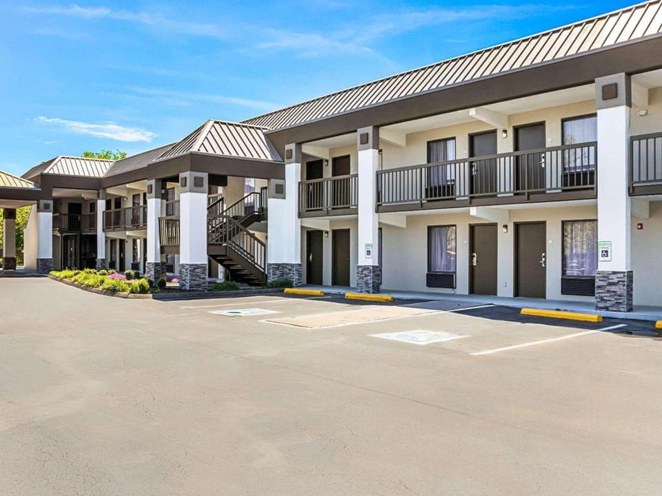 Farragut Inn & Suites Hotel in Farragut