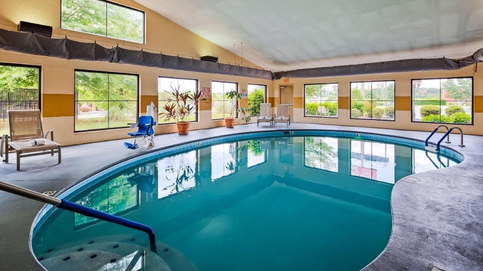 Best Western Plus Strawberry Inn & Suites Hotel in Knoxville