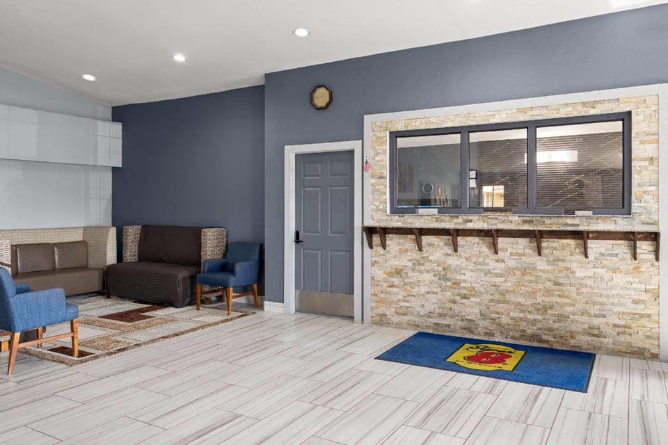 Super 8 by Wyndham Fort Wayne Hotel in Fort Wayne
