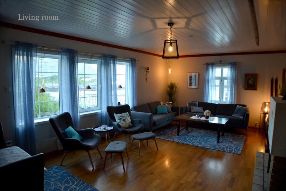 Shared lounge/TV area
