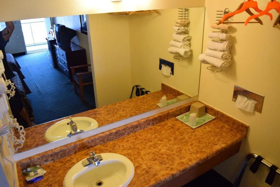Travelers Inn & Suites Hotel in Craig