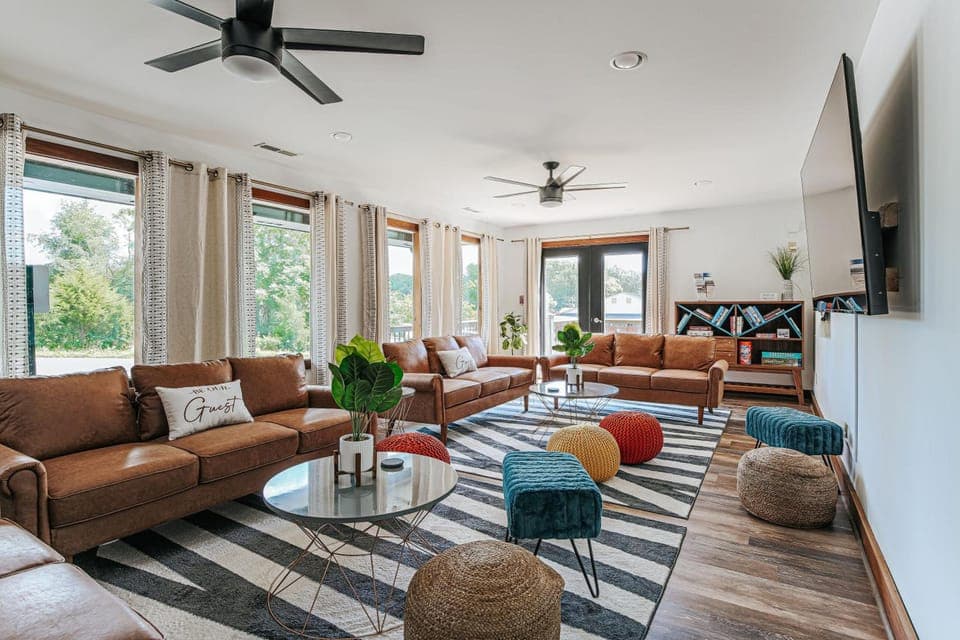 Shared lounge/TV area