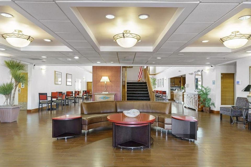 Metro Scottsdale Apartments Hotel in Paradise Valley