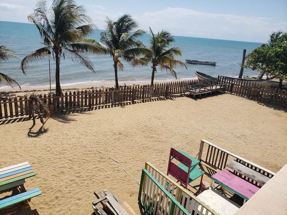 Pal's on the Beach - A Gold Standard Hotel Hotel in Stann Creek District