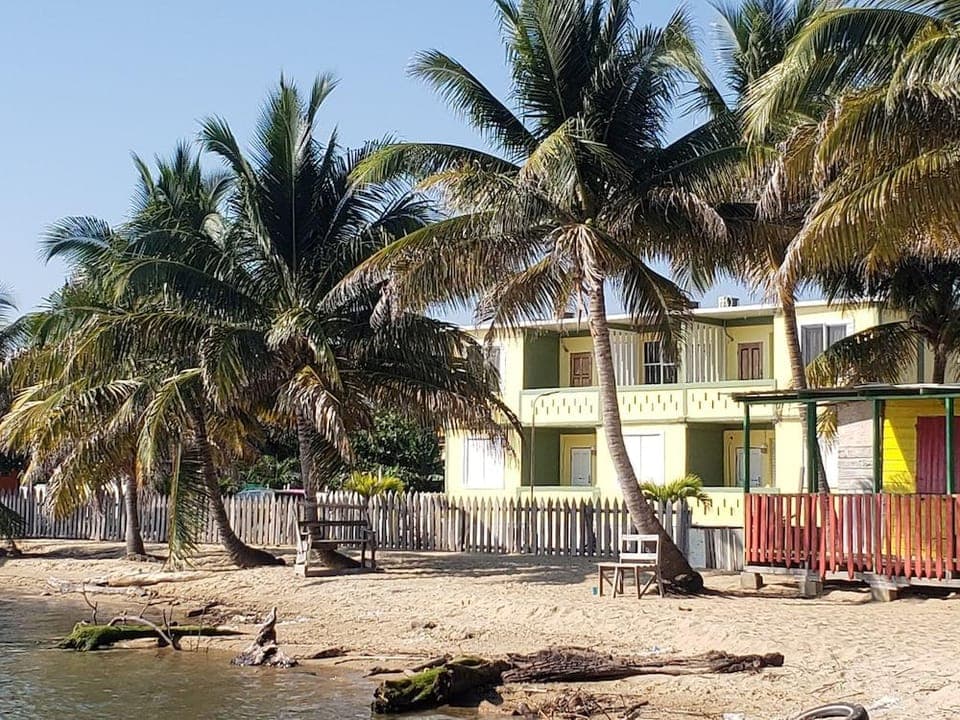 Pal's on the Beach - A Gold Standard Hotel Hotel in Stann Creek District