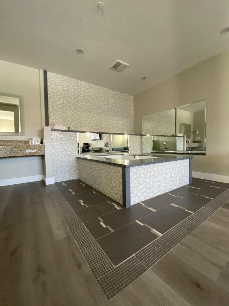Mid City Inn and Suites Hotel in Downey
