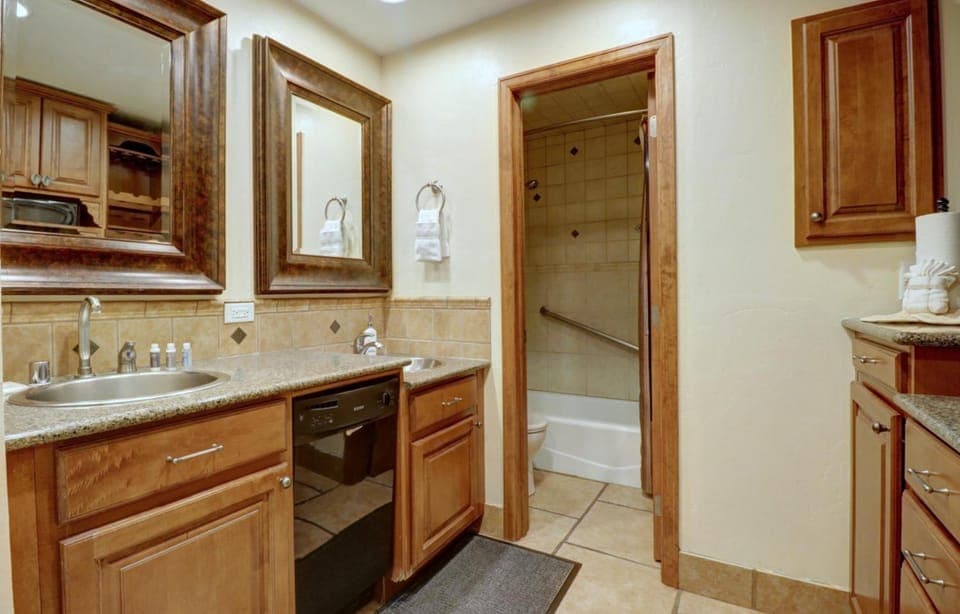 VS553 Village Square Hotel Room Hotel in Copper Mountain
