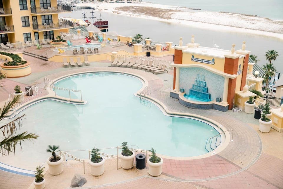 Swimming pool