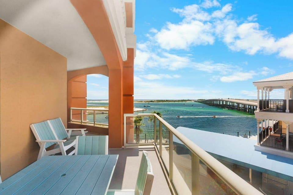 Harbor Suites at Harborwalk Village Hotel in Okaloosa Island