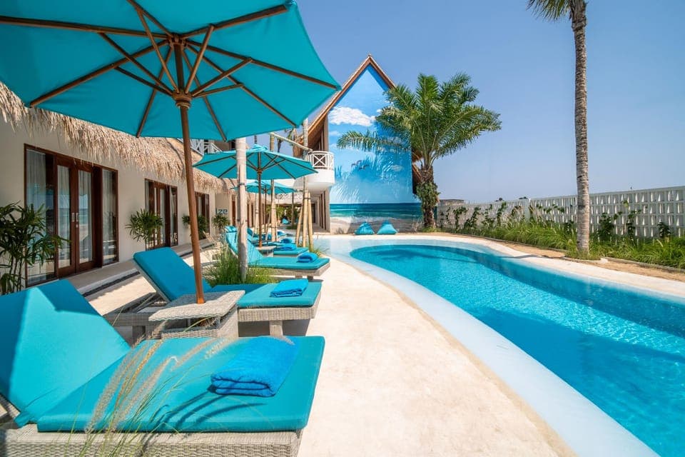 Swimming pool
