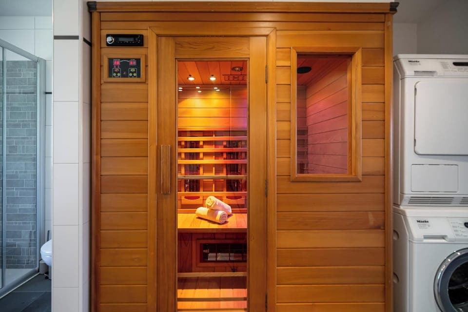 EH Apartments Uranus Hotel in Canton of Grisons