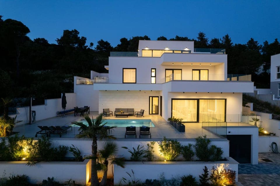 Villa Oasis - Five Bedroom Villa with Private Pool Resort in Trogir