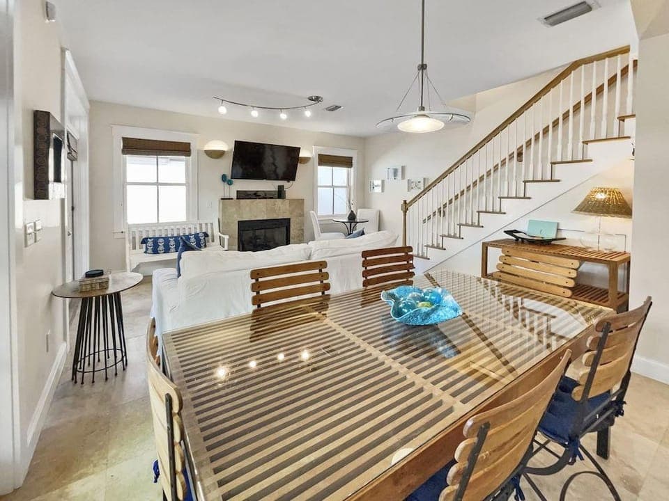 Mare E Sole 2 Bedroom Home by RedAwning Hotel in Rosemary Beach
