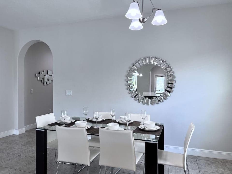 Balmoral Resort-140aa 5 Bedroom Home by RedAwning Hotel in Haines City