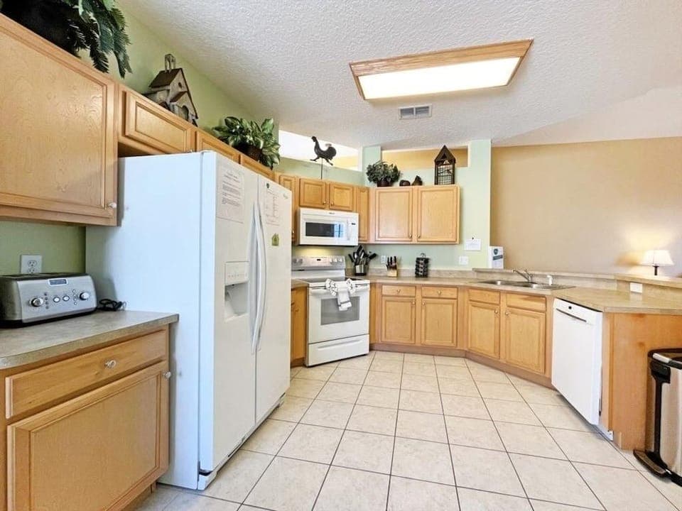 Minniehaha Retreat 4 Bedroom Home by RedAwning Hotel in Haines City