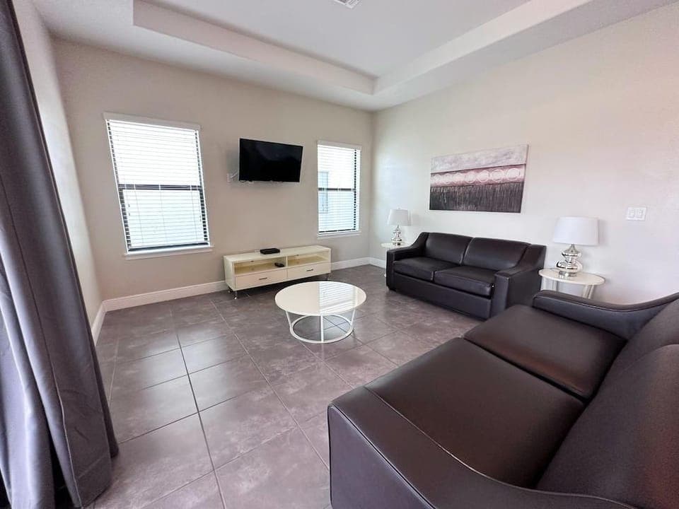 Balmoral Resort-195mcv 4 Bedroom Home by RedAwning Hotel in Haines City
