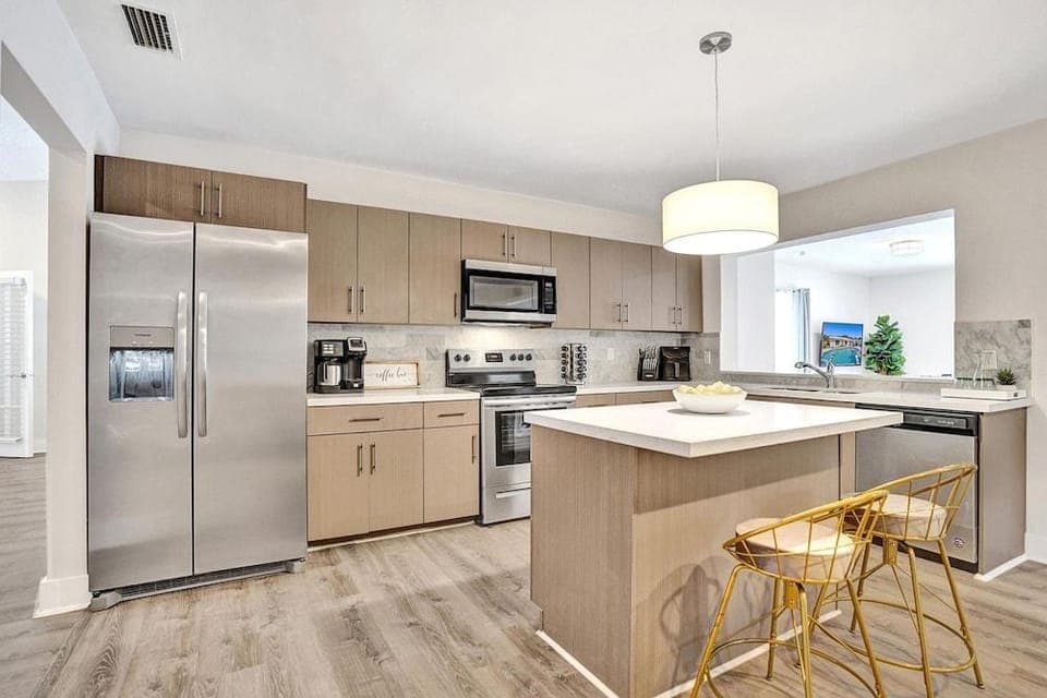 7 Br Home with Pool Gameroom & Soccer Hotel in Plantation