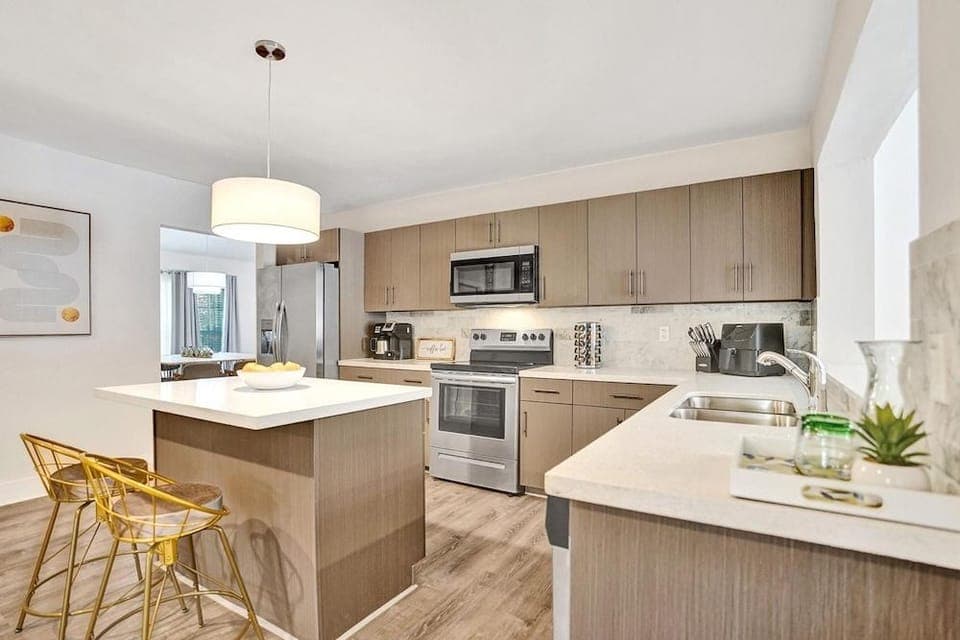 7 Br Home with Pool Gameroom & Soccer Hotel in Plantation