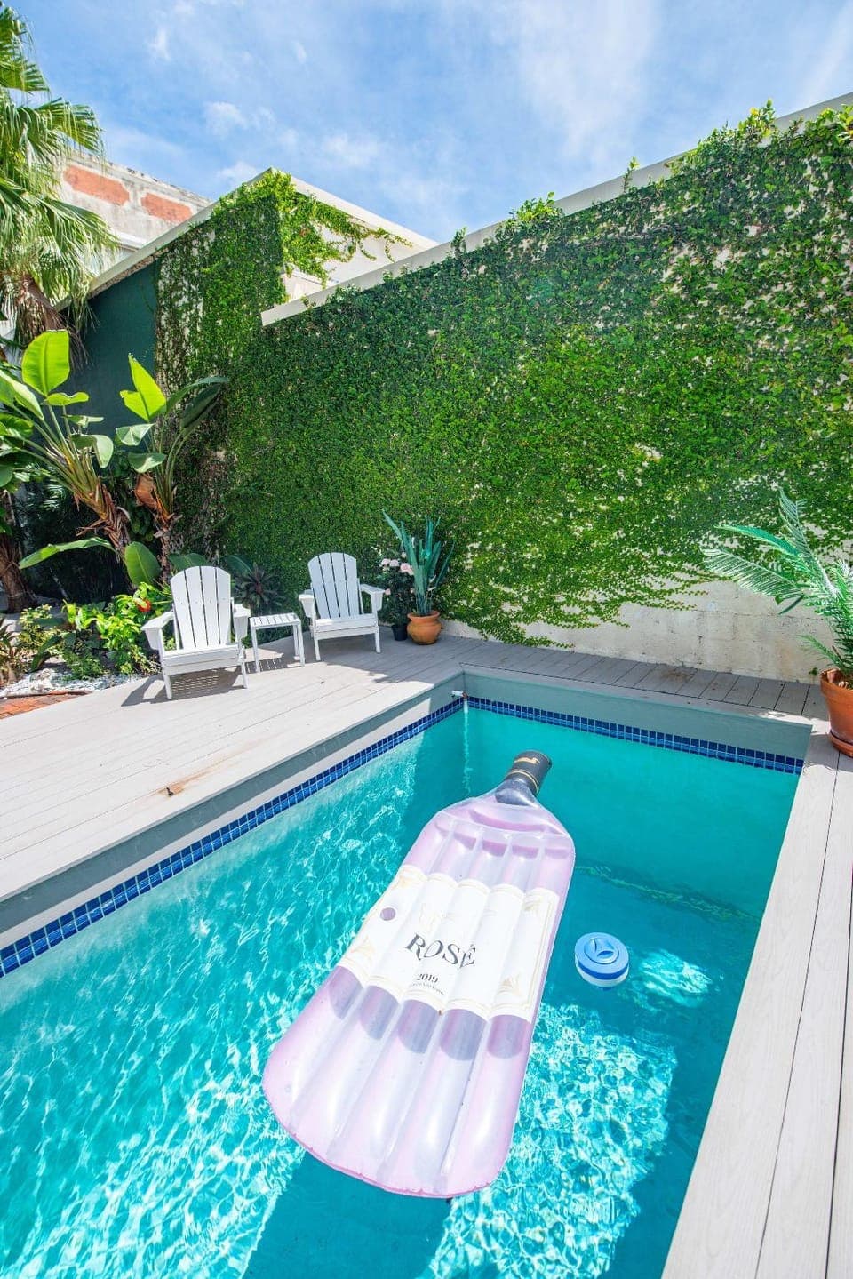 New Rose Petal Petite Suite - Pool Parking Hotel in Key West