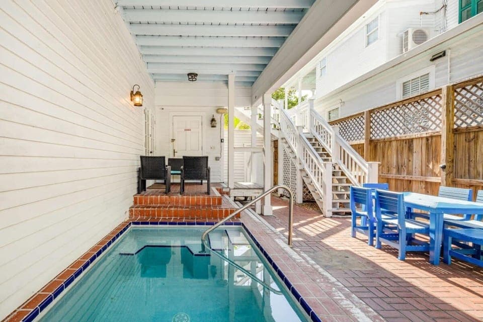 Sweet Caroline by Brightwild Pool Parking Hotel in Key West