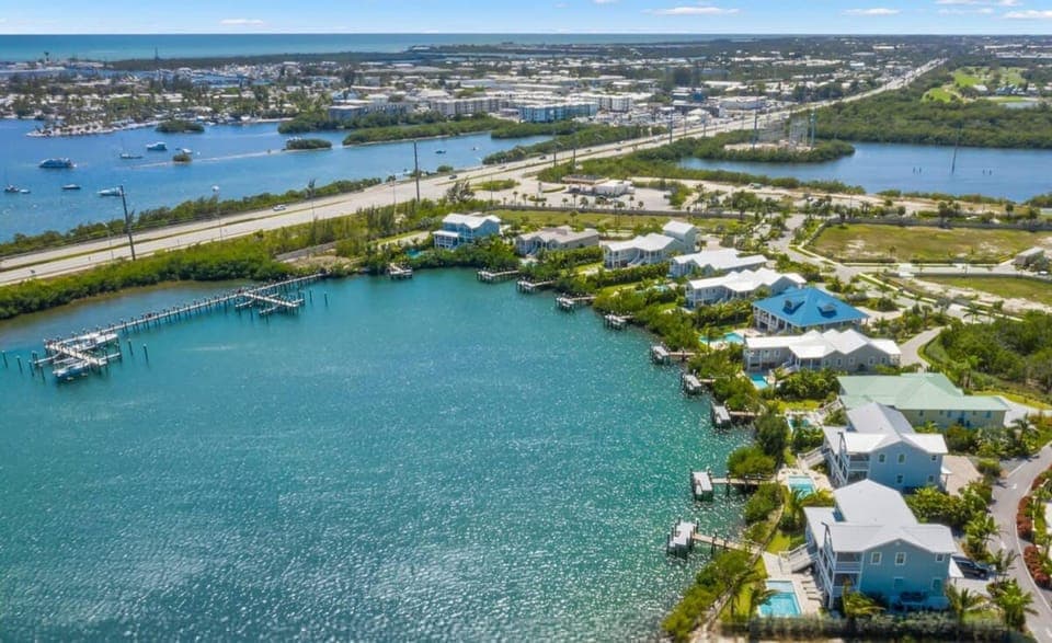 Mirador House by Brightwild Pool Dock Hotel in Stock Island