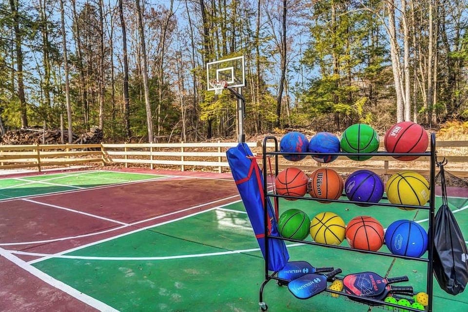 Grand Timber by Avantstay Indoor Pool, Sports Court, Game Room, & More! Hotel in Luzerne County