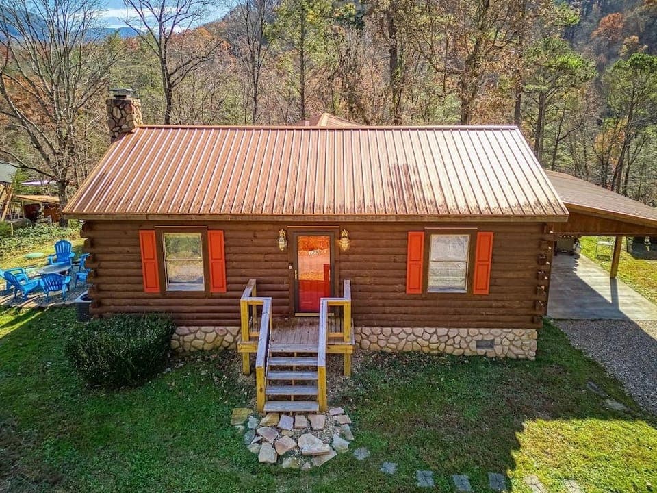 Greenbrier Woods 2 Bedroom Cabin Hotel in Pittman Center