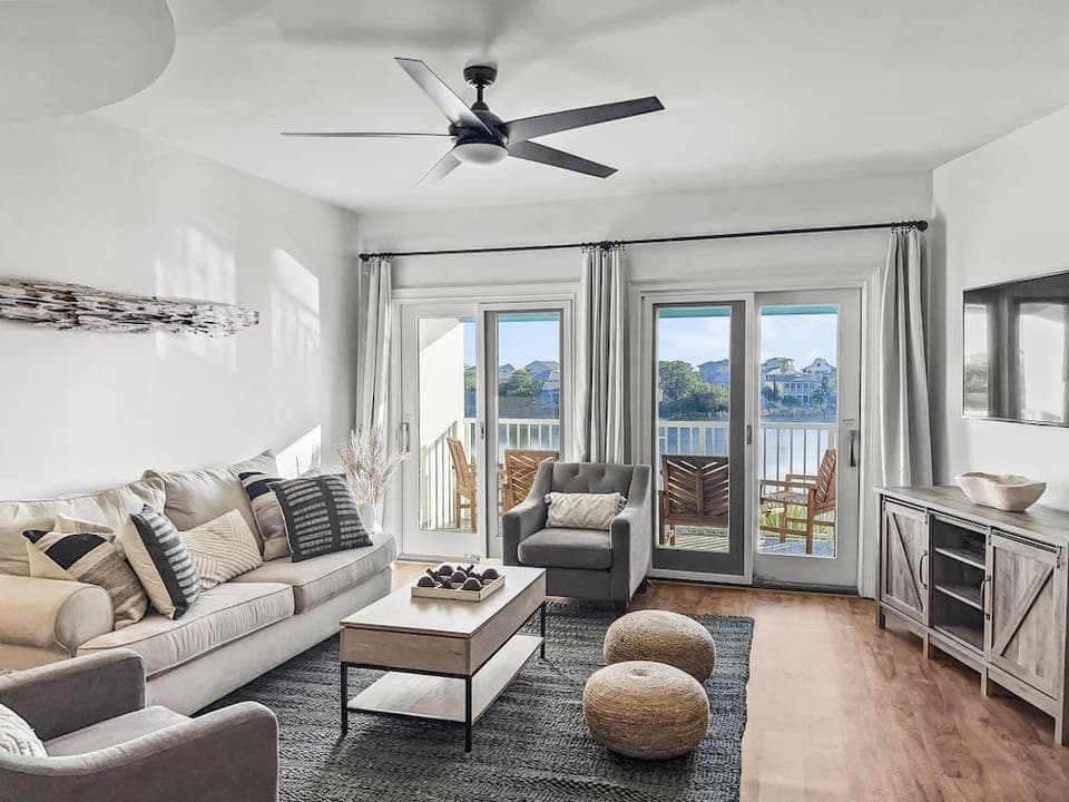 Sea La Vie 1 Bedroom Condo by RedAwning Hotel in Carillon Beach