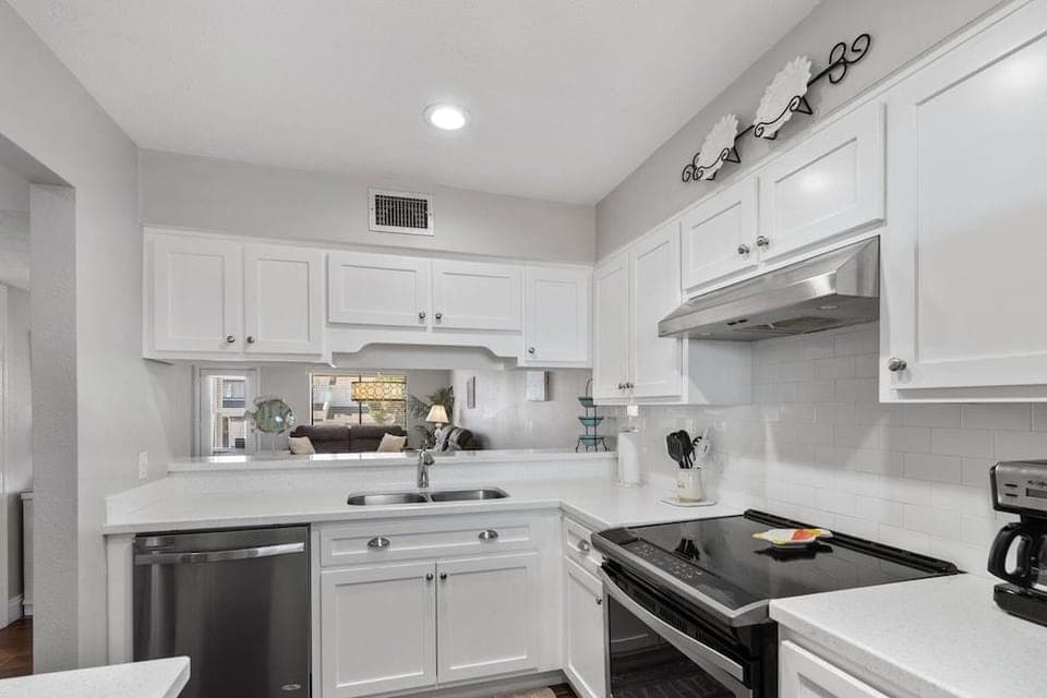 Salty Kiss 2 Bedroom Townhouse by RedAwning Hotel in Laguna Beach
