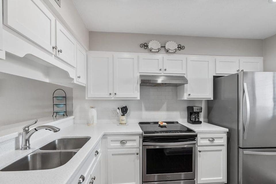 Salty Kiss 2 Bedroom Townhouse by RedAwning Hotel in Laguna Beach
