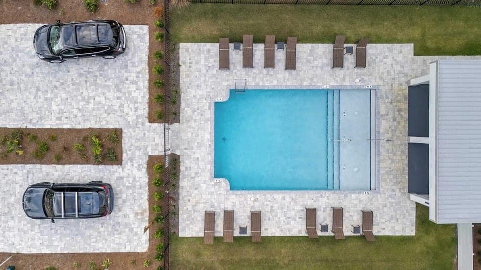 Rooftop Deck w/ Ocean View, Pool, Walk to Beach! Coastal Canopy by Avantstay Hotel in Inlet Beach