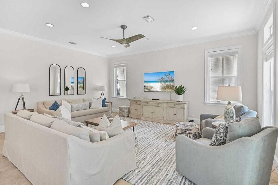 Walk to Seacrest Beach, Resort Pool Modern 3bdr Free Wheelin by Avantstay Hotel in Rosemary Beach