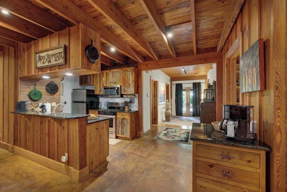 The Willows Casa Grande + Sundown Suite Sleeps 13 - Close to Main St Hotel in Fredericksburg