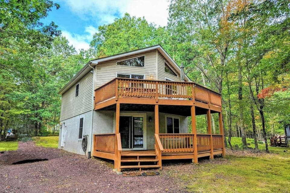 The Bear Foot Lodge by Avantstay Game Room, Deck, Beach/lake Access Hotel in Kidder Township