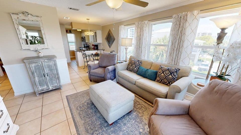 Poolside Villas 308 2 Bedroom Condo by RedAwning Hotel in Destin