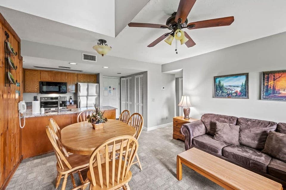 Sleeps 8 Pool Playground Mountain Views Hot Tub Hotel in Pittman Center
