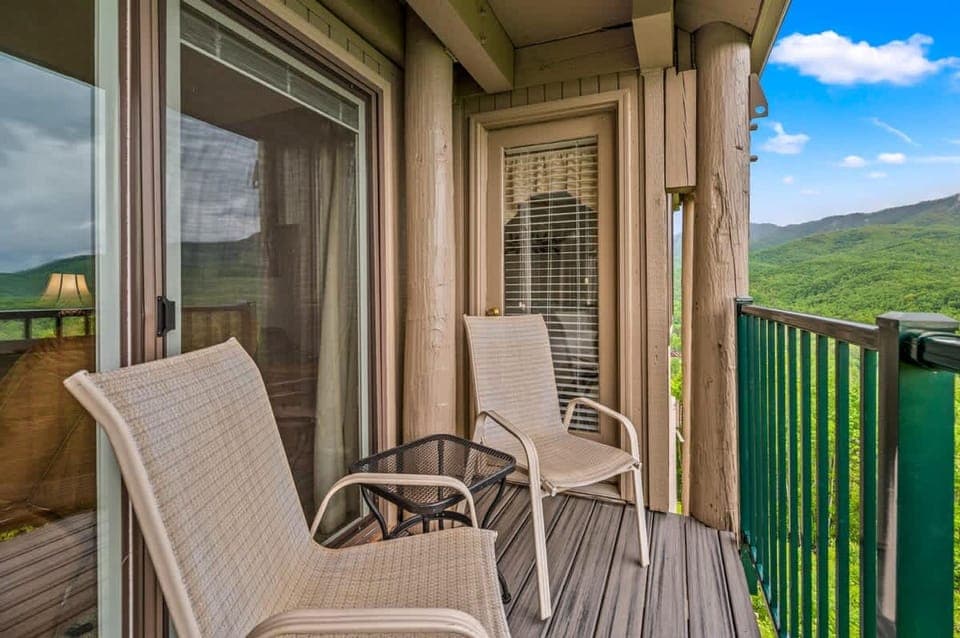Sleeps 8 Pool Playground Mountain Views Hot Tub Hotel in Pittman Center