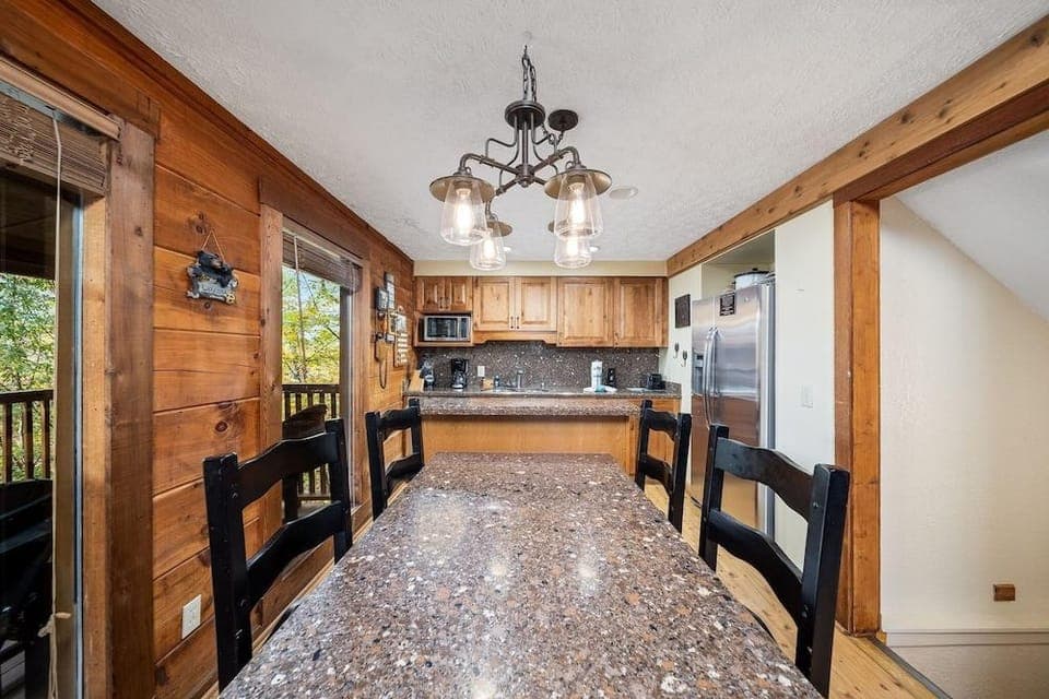 Cherokee Winds 2 Bedroom Cabin by RedAwning Hotel in Gatlinburg